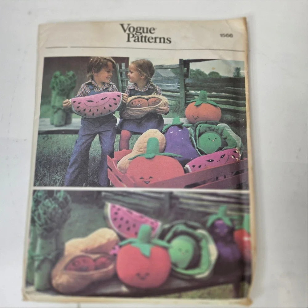 Vtg 1976 Vogue 1566 Sewing Pattern Stuffed Vegetable Toys Cushions Pillows Uncut
